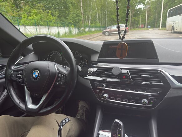 2018 BMW 5 серии 520i VII (G30/G31/G38), чёрный, 2950000 рублей - вид 9