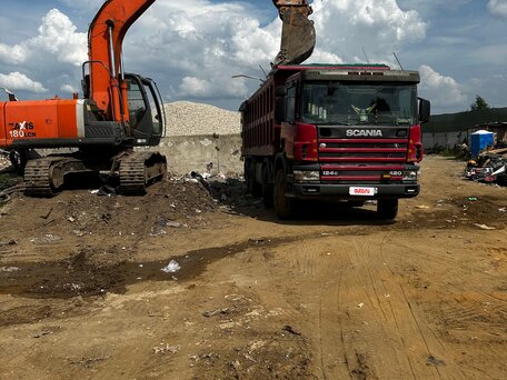 2003 Scania 4-Series, красный, 2999999 рублей, вид 3