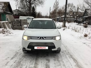 2013 Mitsubishi Outlander III, белый, 1750000 рублей, вид 2