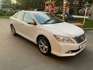 2013 Toyota Camry VII (XV50), белый, 2400000 рублей, вид 3