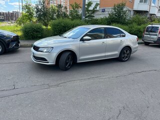 2015 Volkswagen Jetta VI Рестайлинг, серебристый, 1300000 рублей, вид 4