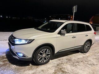 2017 Mitsubishi Outlander III Рестайлинг 2, белый, 1950000 рублей, вид 1