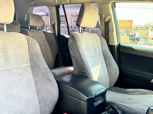 2016 Toyota Land Cruiser Prado 6-speed 150 Series Рестайлинг 1, золотистый, 3855000 рублей - вид 12