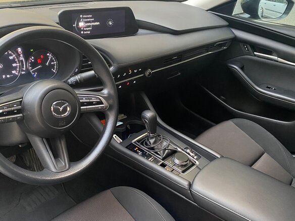 2022 Mazda 3 IV (BP), чёрный, 2300000 рублей - вид 5