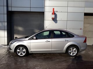 2010 Ford Focus II Рестайлинг, серебристый, 550000 рублей, вид 4