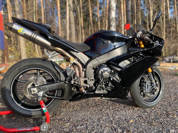 2008 Yamaha YZF-R1, чёрный, 630000 рублей - вид 9