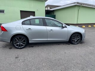 2017 Volvo S60 II Рестайлинг, серебристый, 1530000 рублей, вид 2
