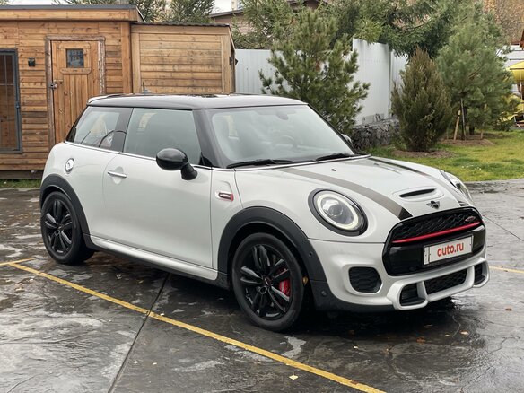 2019 Mini Hatch JCW III (F55/F56) Рестайлинг, серебристый - вид 2