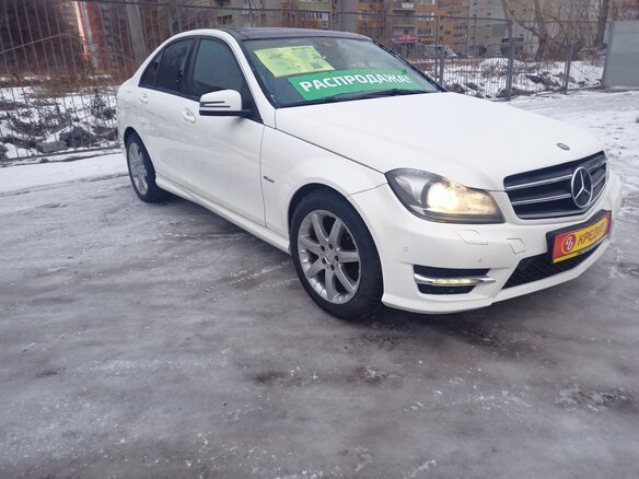 2011 Mercedes-Benz C-Класс 180 BlueEFFICIENCY III (W204) Рестайлинг, белый - вид 2