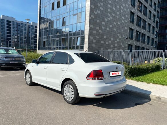 2015 Volkswagen Polo V Рестайлинг, белый, 1099999 рублей - вид 2