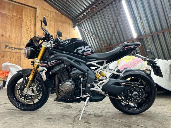 2021 Triumph Speed Triple, чёрный, 1390000 рублей - вид 4