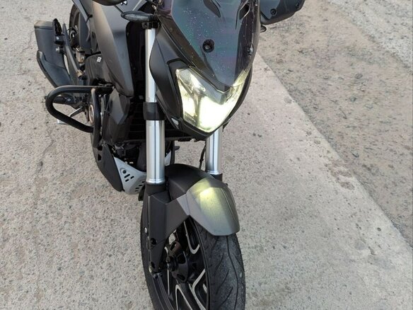 2024 Bajaj Dominar 400, чёрный - вид 8