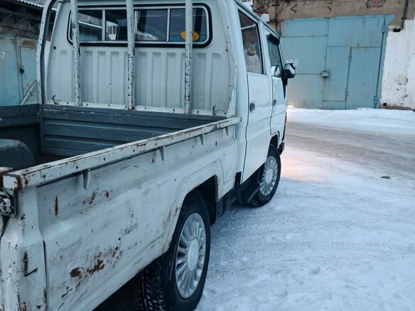1991 Toyota HiAce, белый, 500000 рублей - вид 5