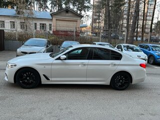 2017 BMW 5 серии 520d xDrive VII (G30/G31/G38), белый, 3950000 рублей, вид 3