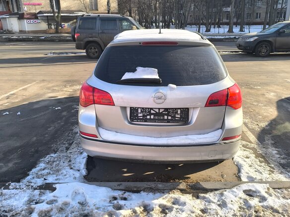 2013 Opel Astra J Рестайлинг, серебристый, 800000 рублей - вид 3