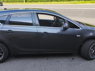 2011 Opel Astra J, серый, 700000 рублей, вид 2