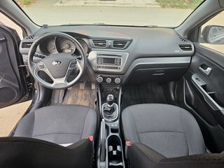 2017 Kia Rio III Рестайлинг, чёрный, 850000 рублей, вид 5