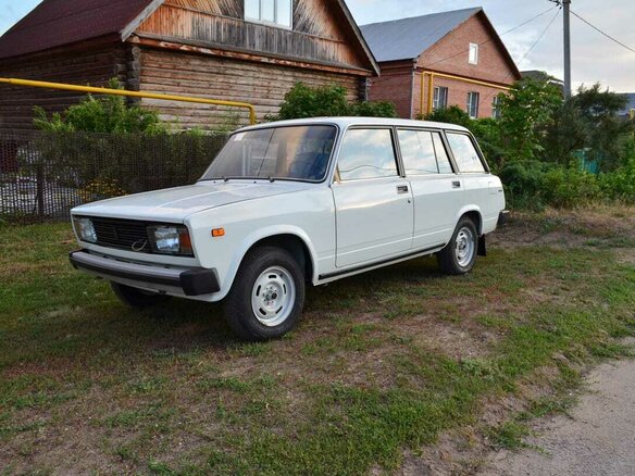 1992 Lada (ВАЗ) 2104 5-speed, белый - вид 1