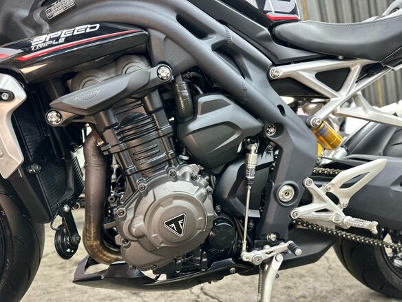 2021 Triumph Speed Triple, чёрный, 1390000 рублей - вид 23