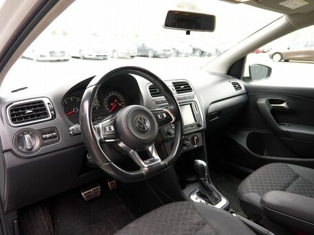 2018 Volkswagen Polo V Рестайлинг, белый, 1079000 рублей, вид 5