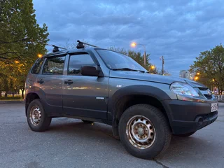 2011 Chevrolet Niva I Рестайлинг, серый, 650000 рублей, вид 2