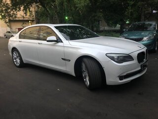 2010 BMW 7 серии Long 750Li V (F01/F02/F04), белый, 1700000 рублей, вид 5