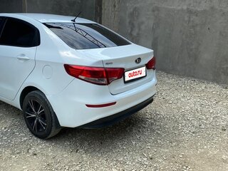 2016 Kia Rio III Рестайлинг, белый, 850000 рублей, вид 4