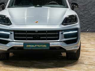 2026 Porsche Cayenne Coupé III Рестайлинг, серебристый, 18650000 рублей, вид 3