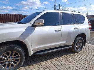 2012 Toyota Land Cruiser Prado 150 Series, белый, 3200000 рублей, вид 3
