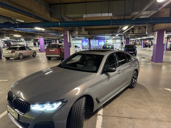2022 BMW 5 серии 520d xDrive VII (G30/G31/G38) Рестайлинг, серый, 4400000 рублей - вид 1