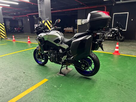 2021 Yamaha MT-09 Tracer (FJ-09), серебристый, 1525000 рублей, вид 5