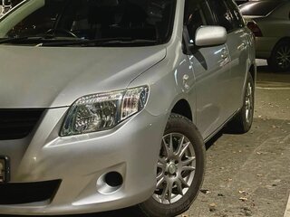 2010 Toyota Corolla Fielder X (E140, E150) Рестайлинг, серебристый, 900000 рублей, вид 1
