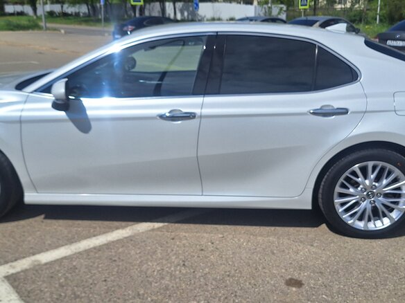 2019 Toyota Camry VIII (XV70), белый, 2700000 рублей - вид 3
