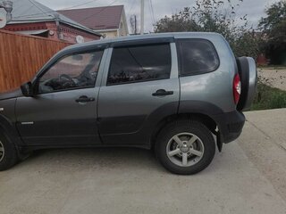 2014 Chevrolet Niva I Рестайлинг, серый, 730000 рублей, вид 3