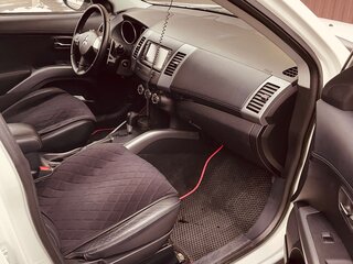 2011 Mitsubishi Outlander II Рестайлинг, белый, 1600000 рублей, вид 5