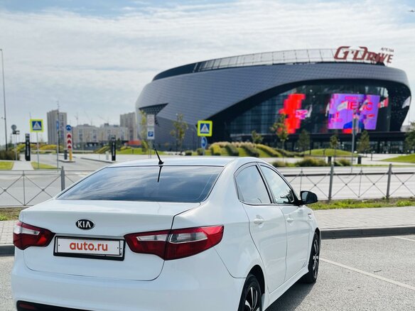 2013 Kia Rio 4-speed III, белый, 950000 рублей - вид 7