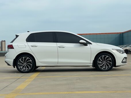 2022 Volkswagen Golf VIII, белый, 1798000 рублей, вид 5