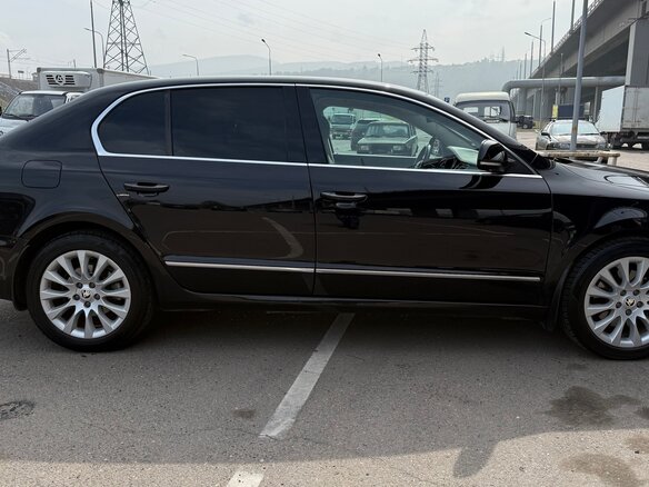 2014 Skoda Superb DSG II Рестайлинг, чёрный, 1200000 рублей - вид 4
