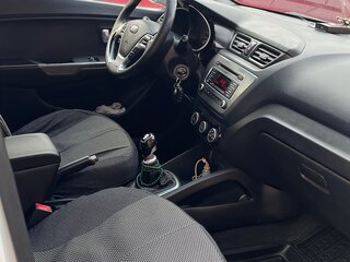 2016 Kia Rio III Рестайлинг, белый, 800000 рублей, вид 5