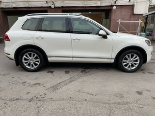2010 Volkswagen Touareg II, белый, 2899000 рублей, вид 4