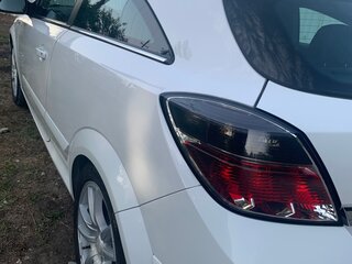 2010 Opel Astra GTC H Рестайлинг, белый, 590000 рублей, вид 4