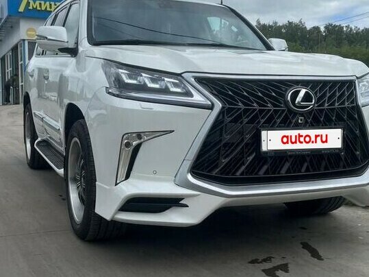 2013 Lexus LX 570 III Рестайлинг, белый, 4850000 рублей - вид 1