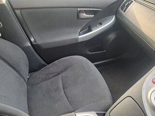 2012 Toyota Prius III Рестайлинг (XW30), серебристый, 1175000 рублей, вид 5