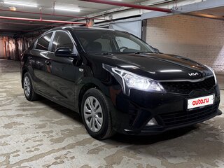 2021 Kia Rio IV Рестайлинг, чёрный, 1500000 рублей, вид 4