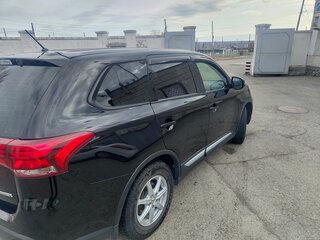 2015 Mitsubishi Outlander III Рестайлинг 2, чёрный, 1700000 рублей, вид 3