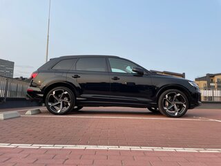 2020 Audi Q7 55 TFSI II (4M) Рестайлинг, чёрный, 4200000 рублей, вид 3