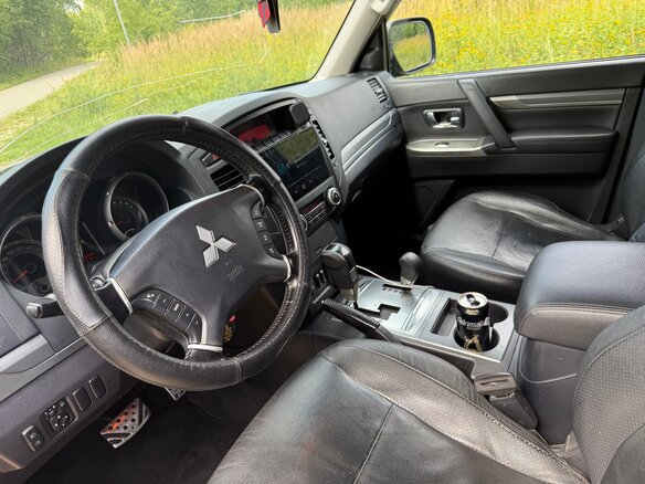 2012 Mitsubishi Pajero IV Рестайлинг 1, чёрный - вид 7