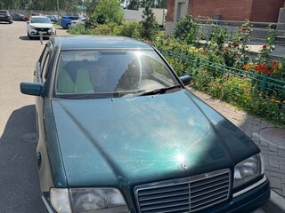 1994 Mercedes-Benz C-Класс 200 I (W202), зелёный, 400000 рублей, вид 2