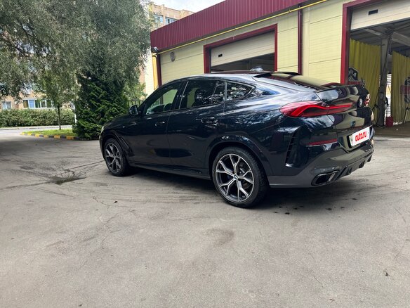 2022 BMW X6 30d III (G06), чёрный - вид 2