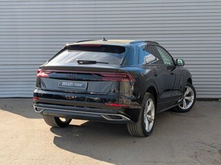 2021 Audi Q8 45 TDI I (4M), чёрный, 7390000 рублей, вид 4